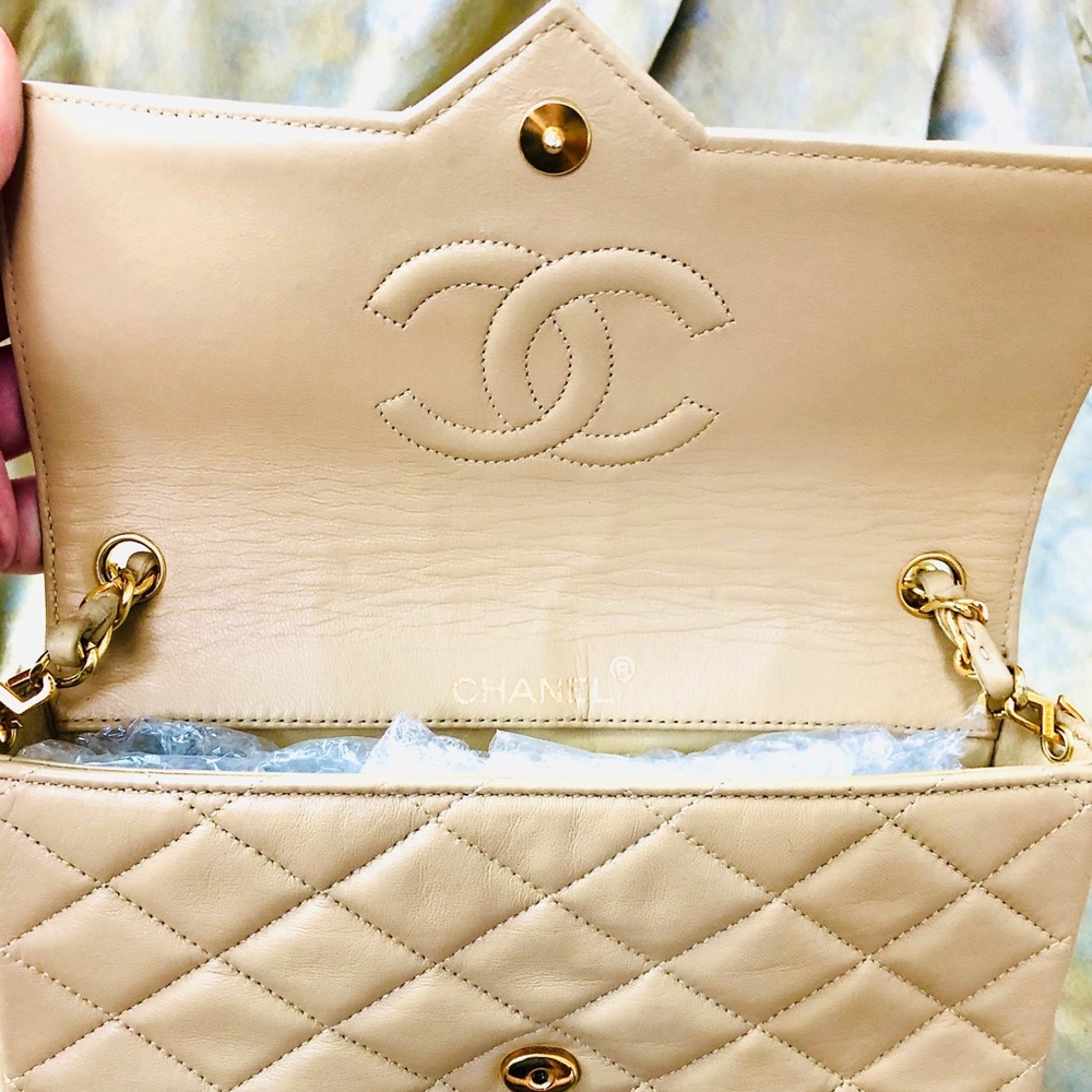 ❗️SOLD💛HOST PICK!💥CHANEL Vintage Quilted CC Bag - Picture 4 of 16